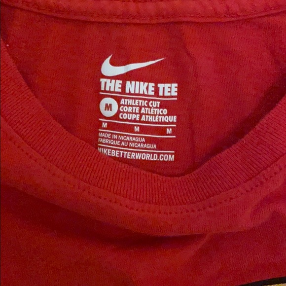 Red Nike athletic graphic tee size Medium - Picture 3 of 4